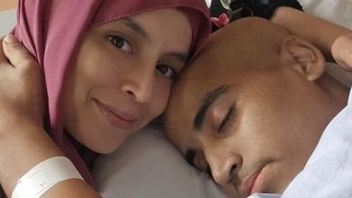 في أول تدوينة بعد وفاة زوجها.. خديجة الصديقي: “أنت حي في قلبي”