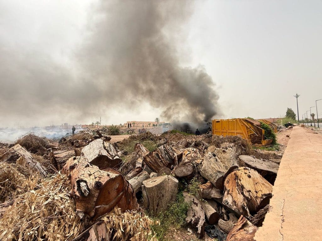 عاجل: حريق يأتي على مستودع للحافلات بمراكش (صور) 7 عاجل: حريق يأتي على مستودع للحافلات بمراكش (صور)