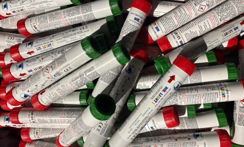 إحباط محاولة لتهريب أزيد من 11 وحدة من المفرقعات والشهب النارية عبر ميناء طنجة (صور)