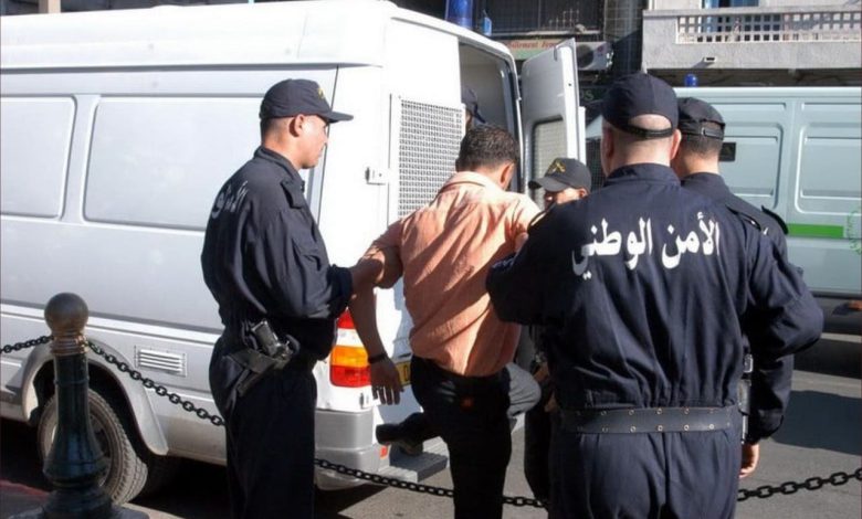 الفساد ينخر دولة الكابرانات.. محاكمة 15 شخصًا في فضيحة تزوير “الباسبورات” بالجزائر