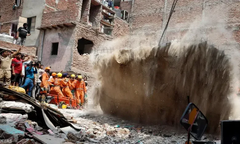 الهند.. مصرع 11 شخصا في حادث إنهيار مبنى سكني بنيودلهي