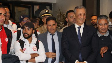 الوالي شوراق يستقبل فريق الكوكب المراكشي بمطار المنارة بعد تحقيق الصعود