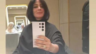 منى زكي تخطف الأنظار بـ«لوك» الشعر القصير الجديد – صور