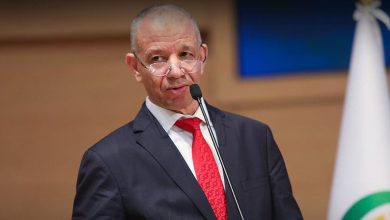 بعد تحريضه ضد المغرب.. النظام الجزائري يغدق على بن قرينة وأسرته بمئات الهكتارات