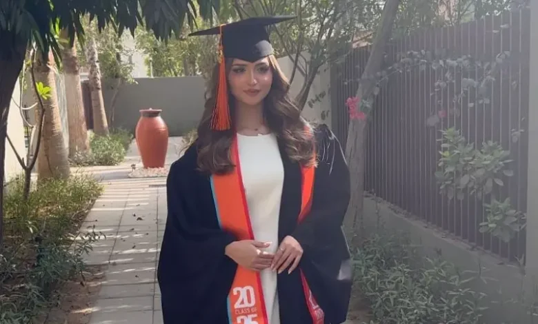 حلا الترك تحتفل بتخرجها ووالدها محمد الترك يُذيب الجليد بظهوره