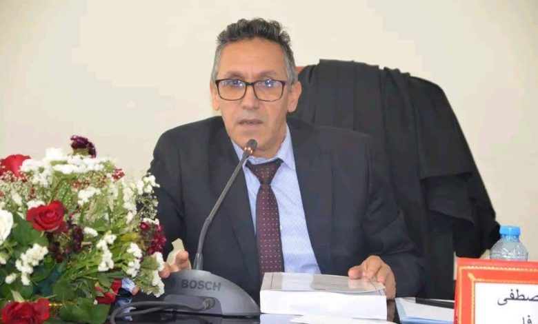 رحلة في أعماق الفكر السياسي: كيف يعيد الدكتور عكاشة بن المصطفى صياغة تاريخ الفلسفة السياسية