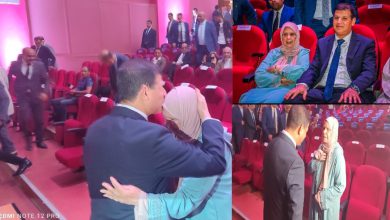 عامل تارودانت يُقبّل رأس سعاد صابر.. لحظة وفاء تهز مشاعر المغاربة