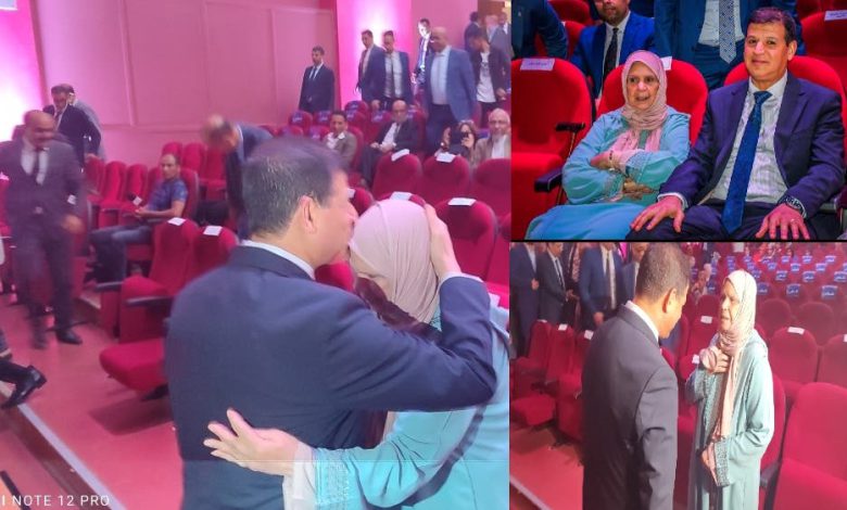 عامل تارودانت يُقبّل رأس سعاد صابر.. لحظة وفاء تهز مشاعر المغاربة