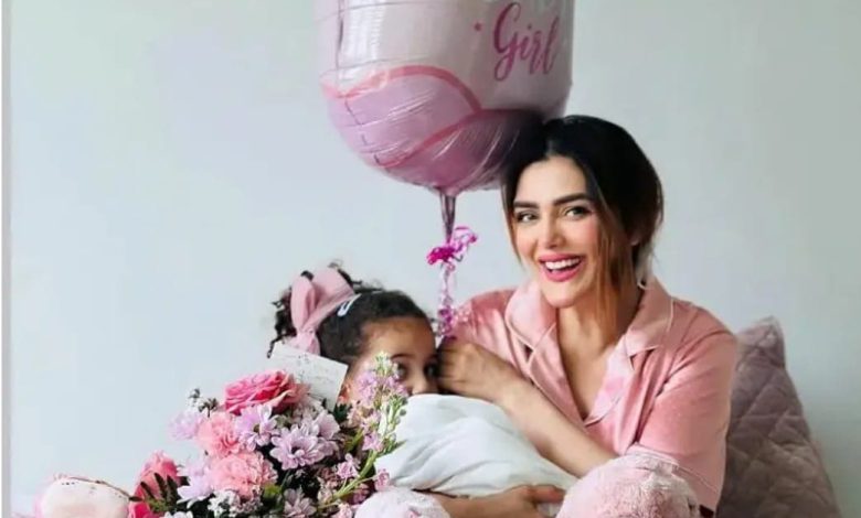 نرجس الحلاق تلجأ للقضاء بعد حملة تشهير ضد ابنتيها – صور