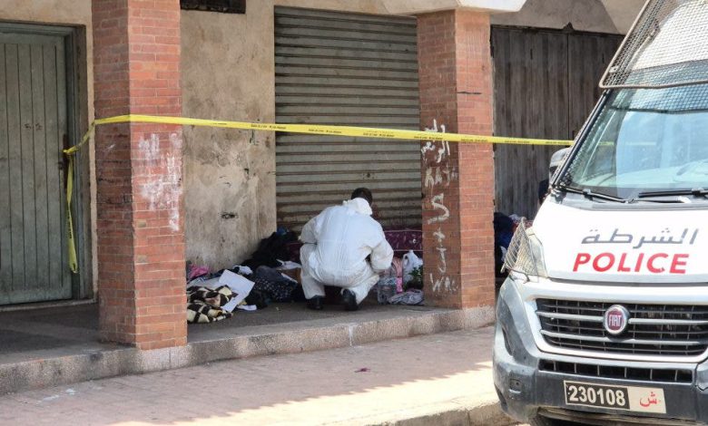 البيضاء.. إيقاف مشتبه به في جريمة اغتصاب وقتل متشردة ورضيعتها – صور