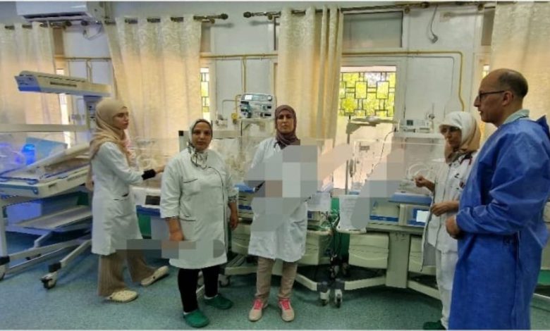 الحاجب.. طاقم صحي بـ”سبع عيون” يشرف على ولادة توأم ثلاثي