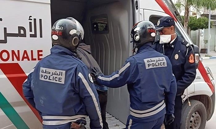 ايقاف تاجر مخدرات بحوزته 220 قرص مهلوس و 5 صفائح من مخدر الشيرا ببنجرير