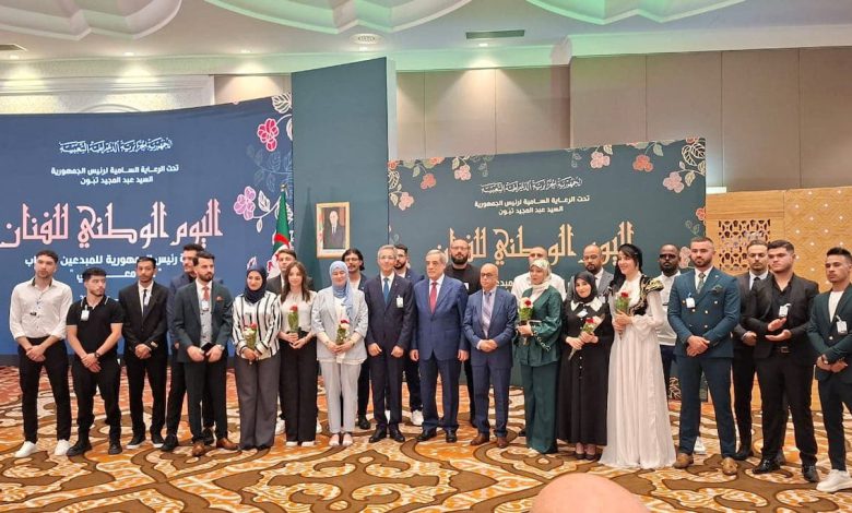بجائزة أذل بها المستفيدين.. تبون يحتقر “الأدباء” باسم الإبداع