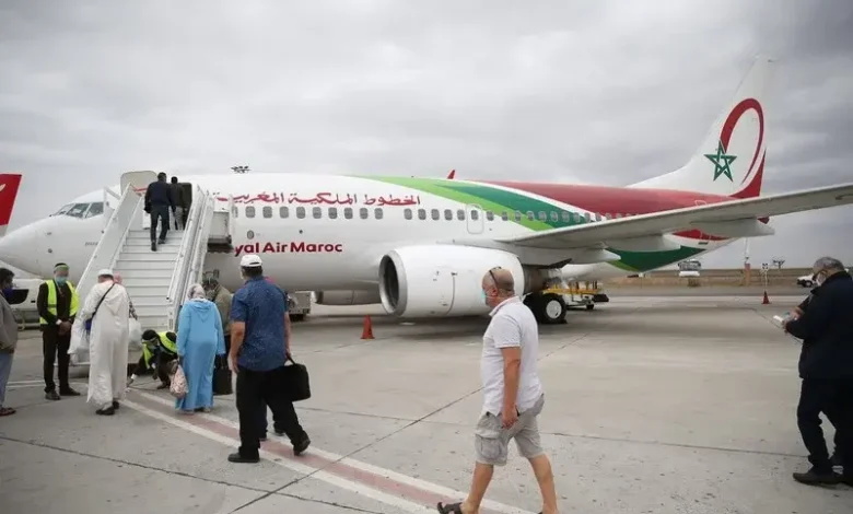 دعوات إلى تخفيض أسعار تذاكر الطيران من المغرب إلى دول المهجر