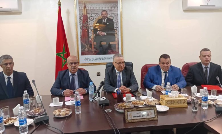 عامل إقليم فجيج يقوم بزيارة تواصلية إلى جماعة فجيج