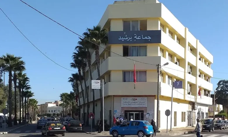 غياب فضاءات ترفيهية ببرشيد و ساكنة المدينة تحول “الطروطوار” لكورنيش