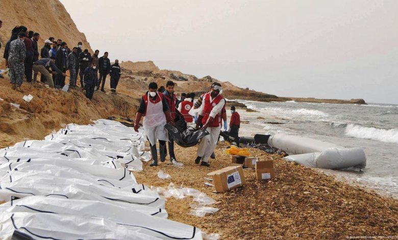 مأساة في البحر جثث مهاجرين مكبلين تنذر بالخطر على السواحل الإسبانية