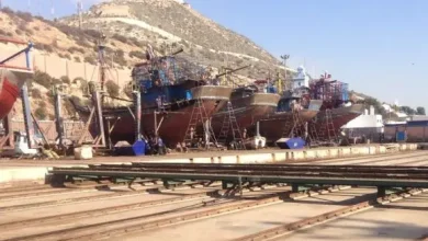 ميناء أكادير يتحول إلى ورش كبير لإصلاح السفن خلال عطلة العيد