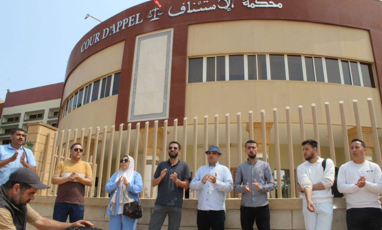 وقفة احتجاجية بالناظور تضامنًا مع أستاذ معتقل بتهمة الاغتصاب