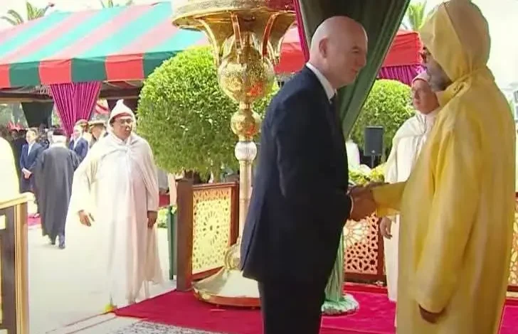 الملك يستقبل رئيس الفيفا بمدينة المضيق بمناسبة عيد العرش المجيد