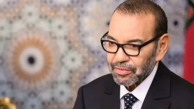 الملك يعزي أفراد أسرة الوزير والسفير السابق عبد الله أزماني