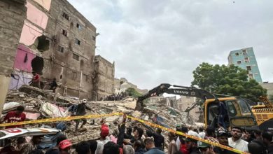 كارثة في باكستان.. انهيار مبنى سكني يخلف 27 قتيلاً