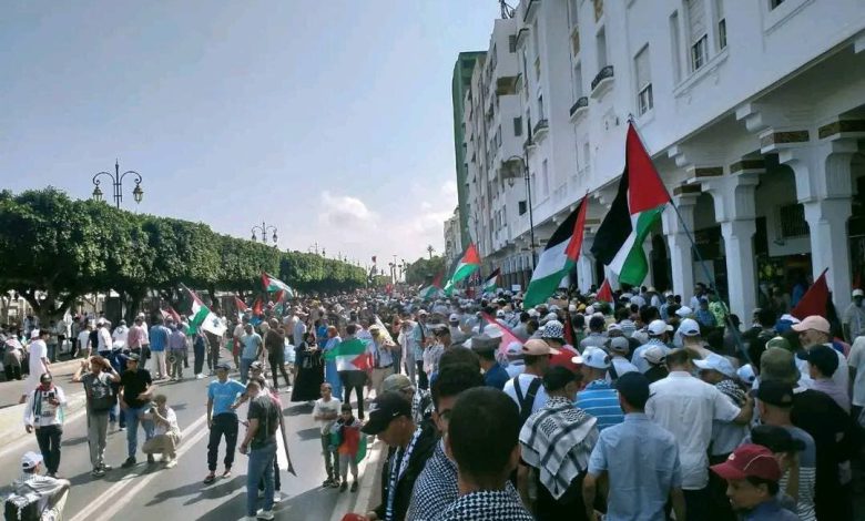 مسيرة شعبية بالرباط تندد بتجويع الفلسطينيين