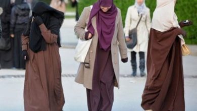 منع طالبتين من حفل التخرج بسبب الحجاب يثير جدلاً واسعاً في بلجيكا
